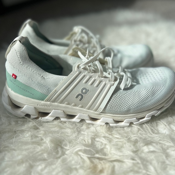 QC Women's On Cloudswift 3 Running Shoes - Picture 5 of 11